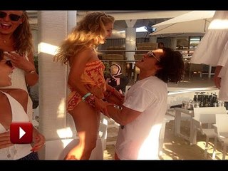 Orlando Bloom Gets Cozy With Swedish Beauty