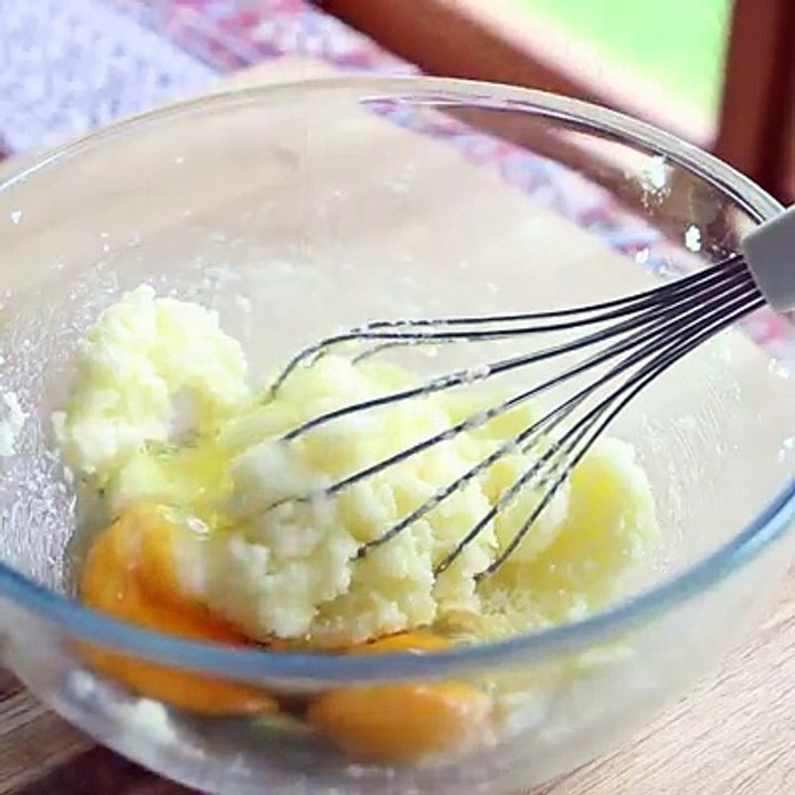 How To Make Lemon Poppyseed Cake with Cream Cheese Frosting