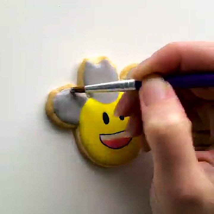 72 New Emojis Cake