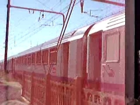 sncf train qui entre en gare