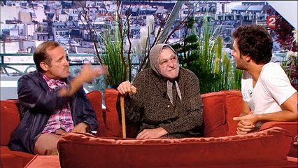 Sur France 2, "Les Bodins" commentent chaque jour la télé chez Amanda. Ce n'est pas tendre... mais c'est drôle !