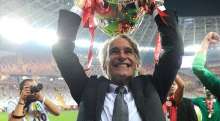 Galatasaraylı Taraftarlar Fatih Terim Yerine Riekerink'i Seçti