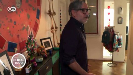 Living room filled with artworks | Global 3000