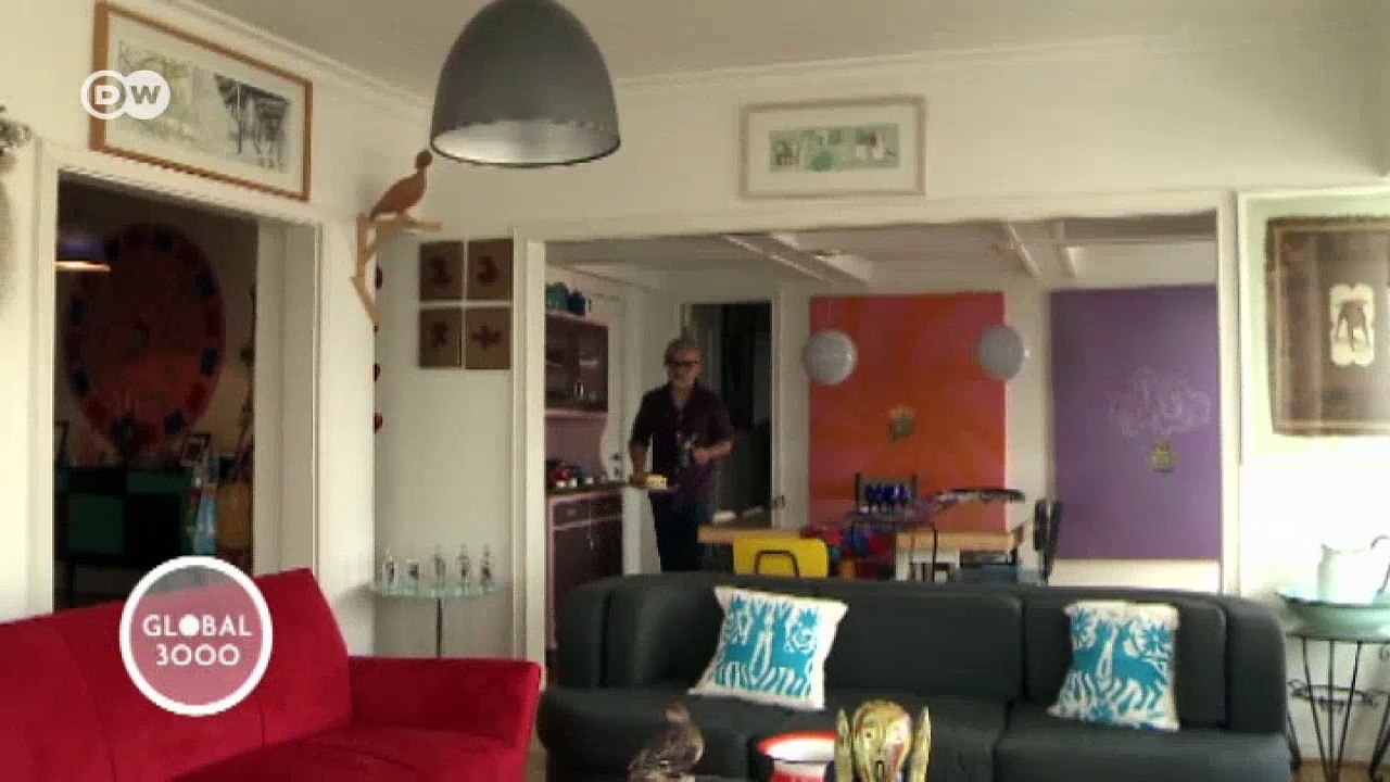 Wohnzimmer voller Kunstwerke | Global 3000