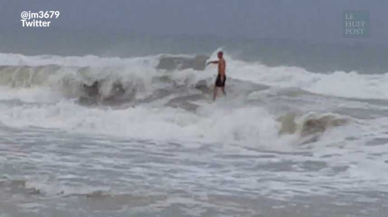 Les surfeurs profitent de la tempête Hermine