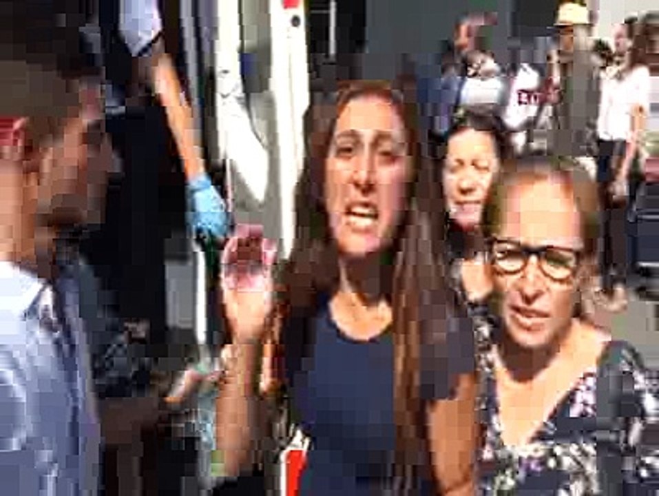 Metrobüste 'klima' kavgası