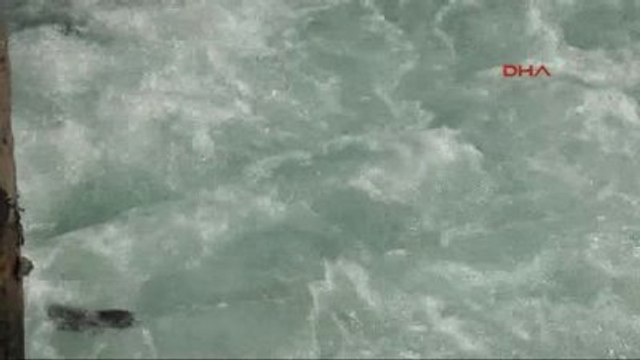 Adana Terliğini Almak İsterken Sulama Kanalına Düştü