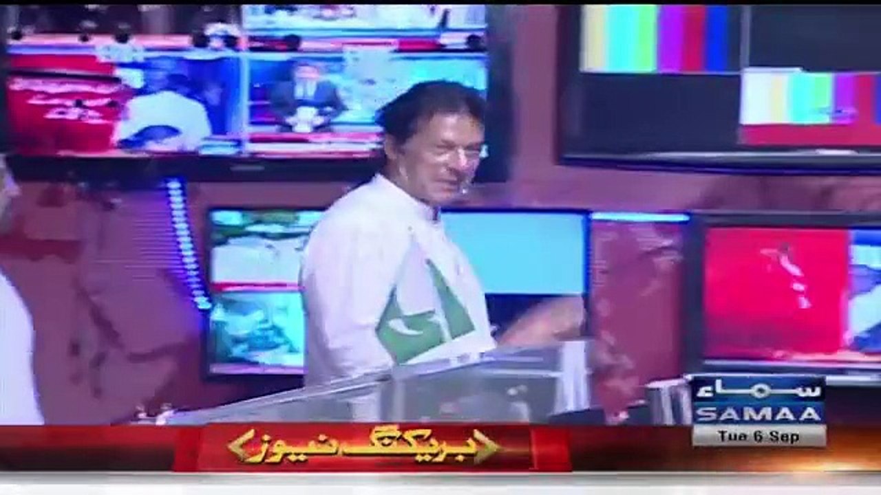 Imran Khan Visits Samaa News Office And Samaa News Anchors Take Selfies With Imran Khan