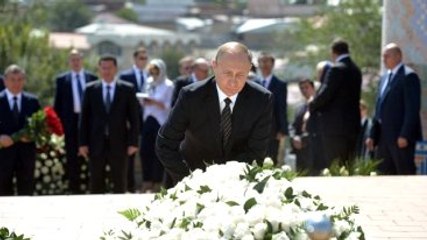 Putin, G-20 Dönüşü Kerimov'un Mezarını Ziyaret Etti