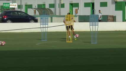 Aissa Mandi à l'entrainement avec le Real Betis Seville
