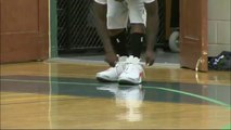 Nate Robinson essaie de courir avec les pompes de Shaq