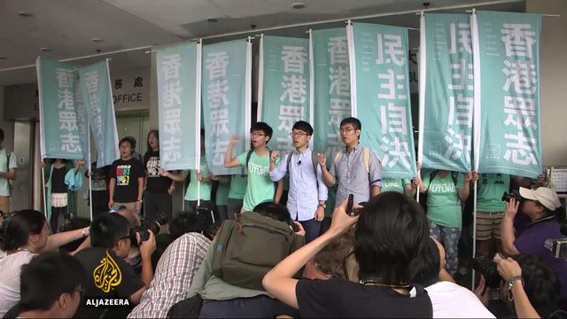 Hong Kong politics: New legislators push for independence