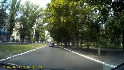 Motorcycle Crash with Driver Front Flip to Safety