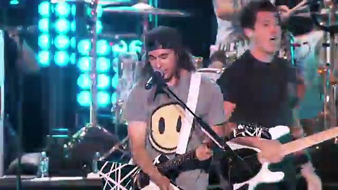 Pierce The Veil Performs ‘Bulls in the Bronx | Fandom Awards 2016 | MTV