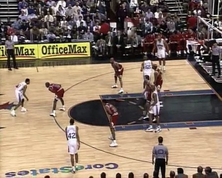 Allen Iverson met un crossover à Michael Jordan