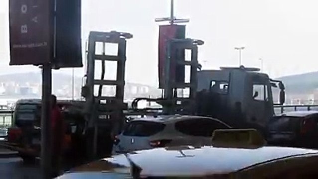 Kështu funksionon shërbimi Marimangë ( Karrotreci ) në Turqi. Më pak se një minuta dhe puna është gati..