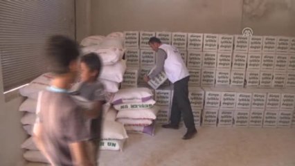 Hayrat Derneği Cerablus'ta Yardım Kolileri Dağıttı