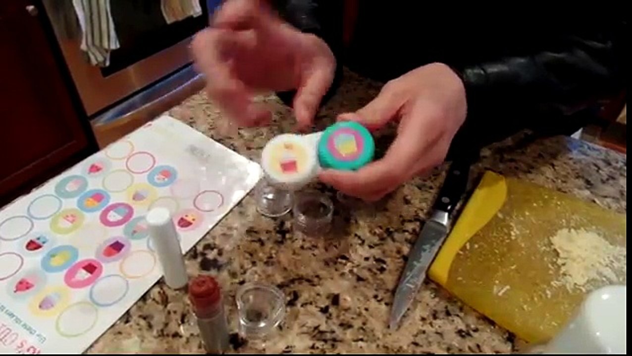 How To Make a Cute and Easy DIY Natural Lip Balm-MJoRXJQWNIo