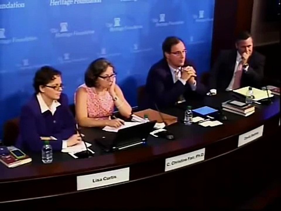 Tight slap by American professor to a Paki Scholar in USA Over UN Resolution On Kashmir