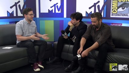 Colin Farrell & Ezra Miller Amazed by Fans Wands Up Salute | Comic Con 2016 | MTV