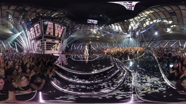 360 Video: Drake Presents Vanguard Award to Rihanna | 2016 Video Music Awards | MTV