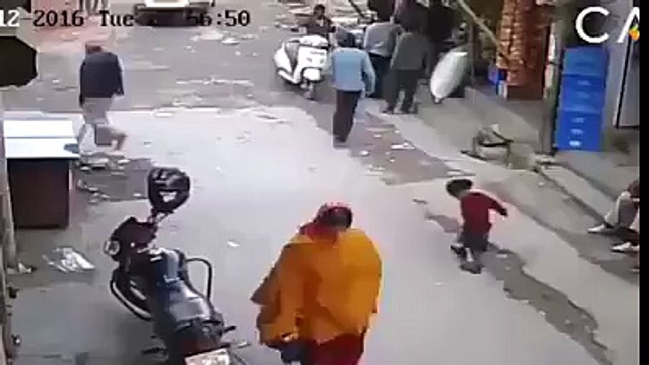 Amazing Lucky Baby -CCTV