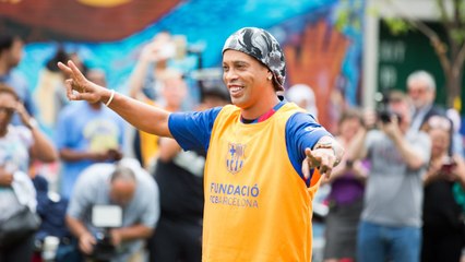 Ronaldinho: "Me hace feliz ver a Messi y a Neymar Jr hacer historia"