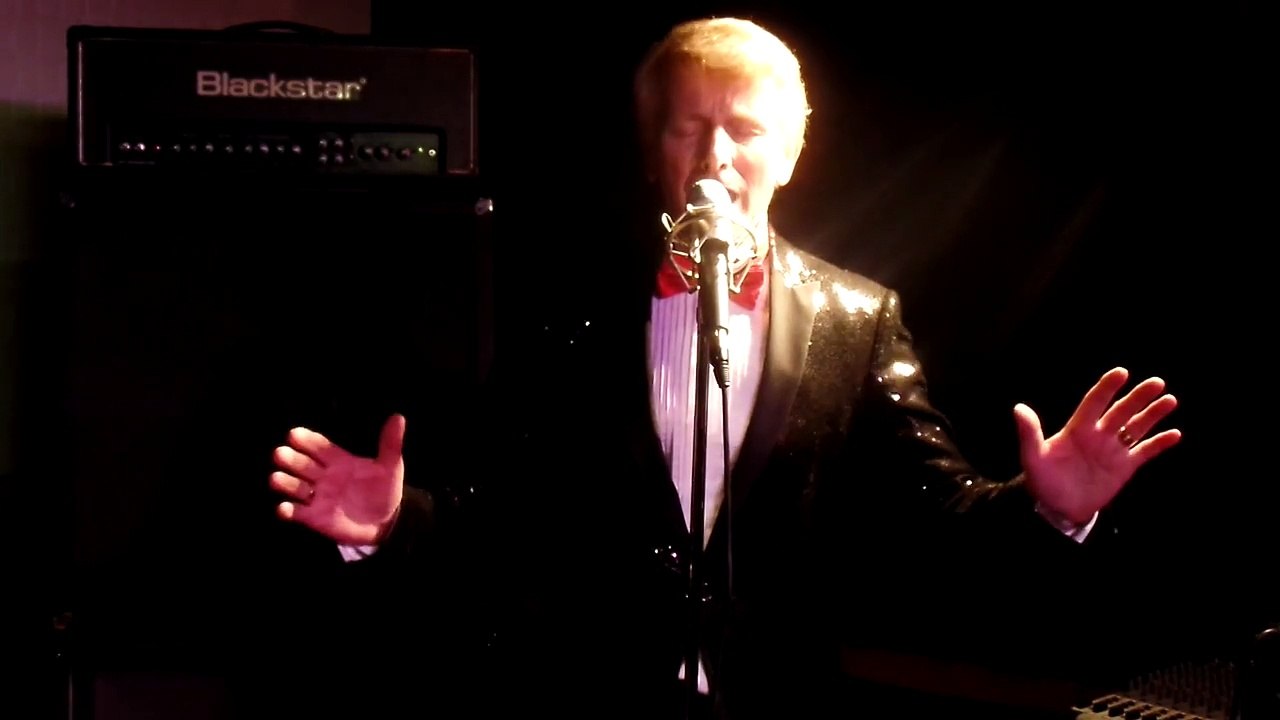 KARAOKE COVER - HELP ME MAKE IT THROUGH THE NIGHT