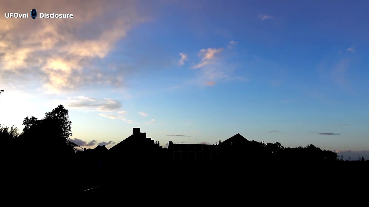 2 UFOs Sightings Massive TR3B Captured (Video!)