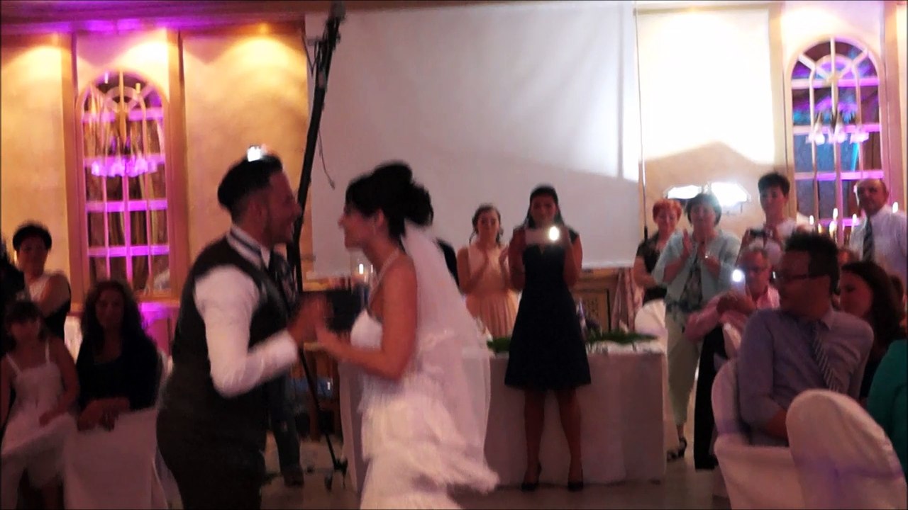 Italienische Band spielt Musik für das Brautpaar Tanz