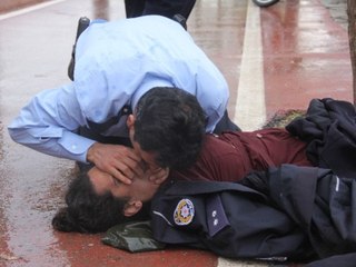 Ölmek İsteyen Kadını Suni Teneffüsle Hayata Döndüren Komiser Fetö'den Tutuklandı