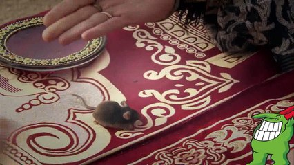 Mouse Coming Out of a Psychic - Just For Laughs Gags 2016