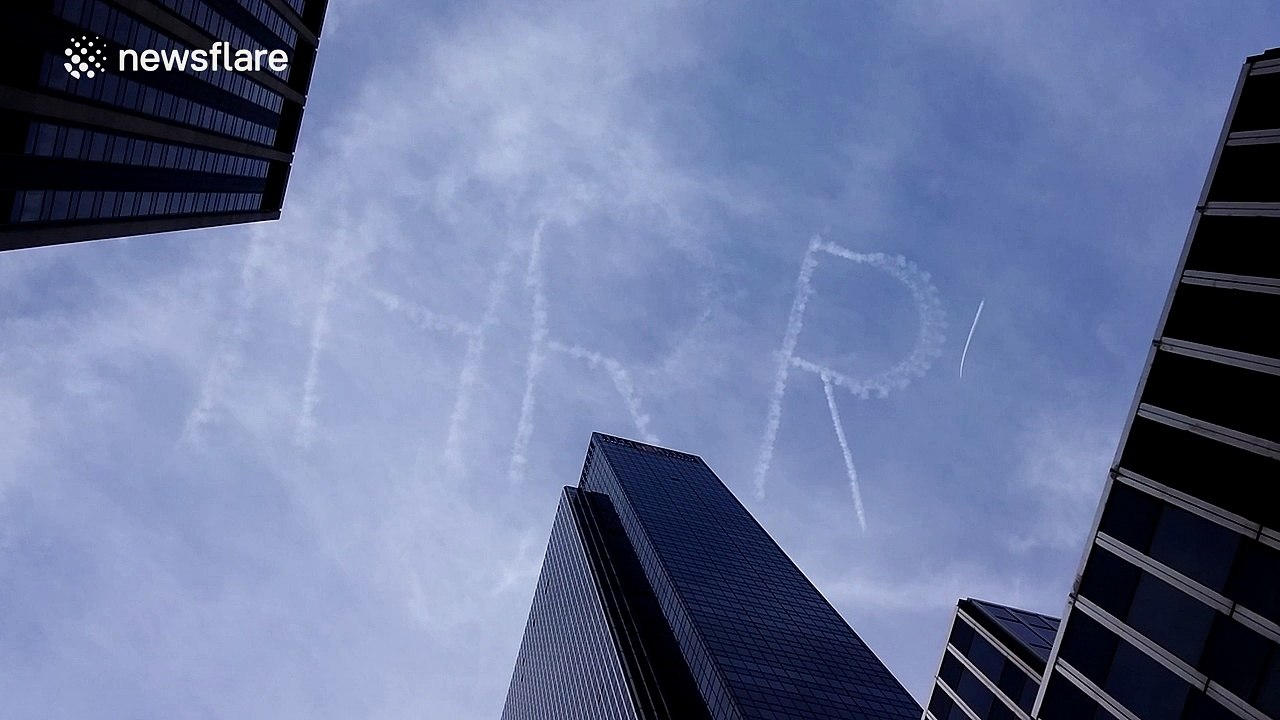 Man uses plane trails to propose to girlfriend