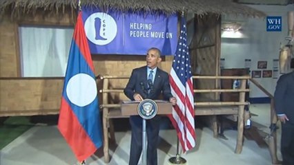 Obama visita a las víctimas de los bombardeos estadounidenses en Laos
