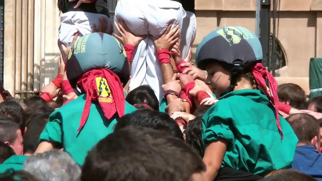 Castellers de Sabadell - "Tota l'actuació de Festa Major 2016" (Full performance)