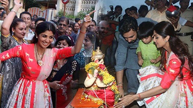 (VIDEO) Shilpa Shetty, Son Viaan Dance At Ganpati Visarjan