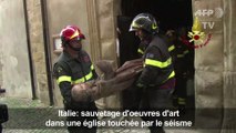 Italie/séisme: sauvetage d'oeuvres d'art dans une église