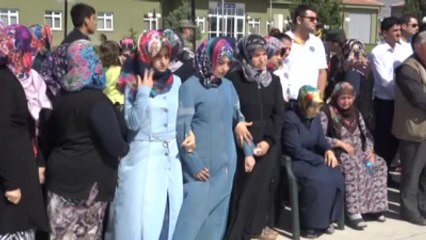 Download Video: Fırat Kalkanı Harekatı - Şehit Uzman Çavuş Osman Karakuş Son Yolculuğuna Uğurlandı