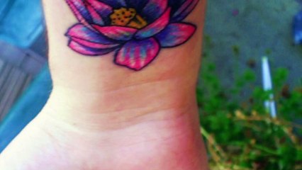 Diaporama de modèle de tatouage avec une fleur de Lotus