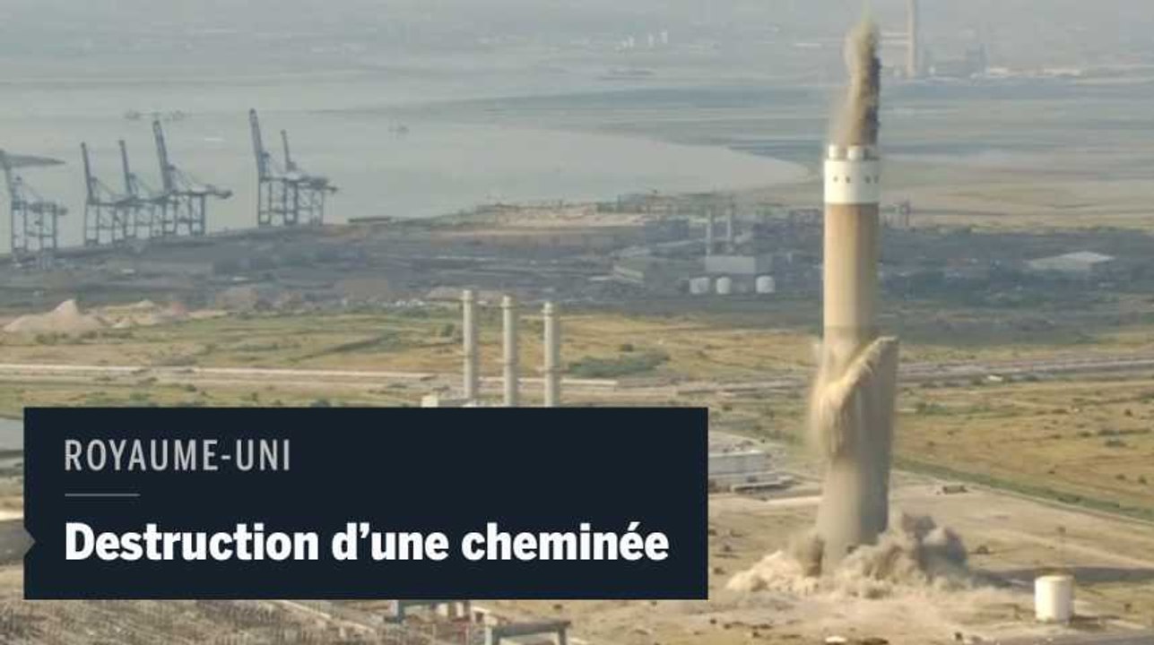 Destruction controlée d'une grande cheminée au Royaume-Uni