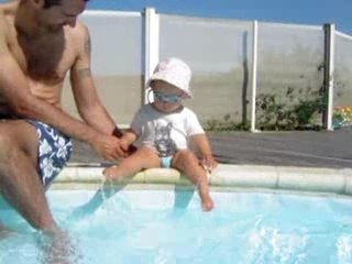 Je patauge avec papa