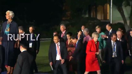 كلهم متجاهلين العرص كأنه عنده جرب