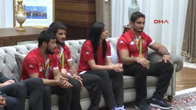 Cumhurbaşkanı Erdoğan, Olimpiyat Madalyalı Sporcuları Kabul Etti