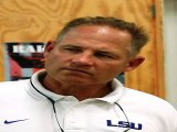 LSU coach Les Miles still favored to remain coach through end of season