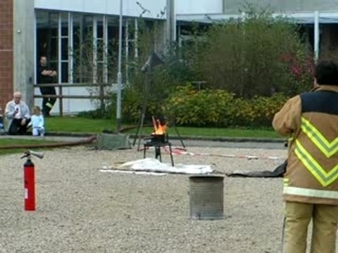 Feuerwehr Rohr: Demo Öl Feuer und Wasser Part 2