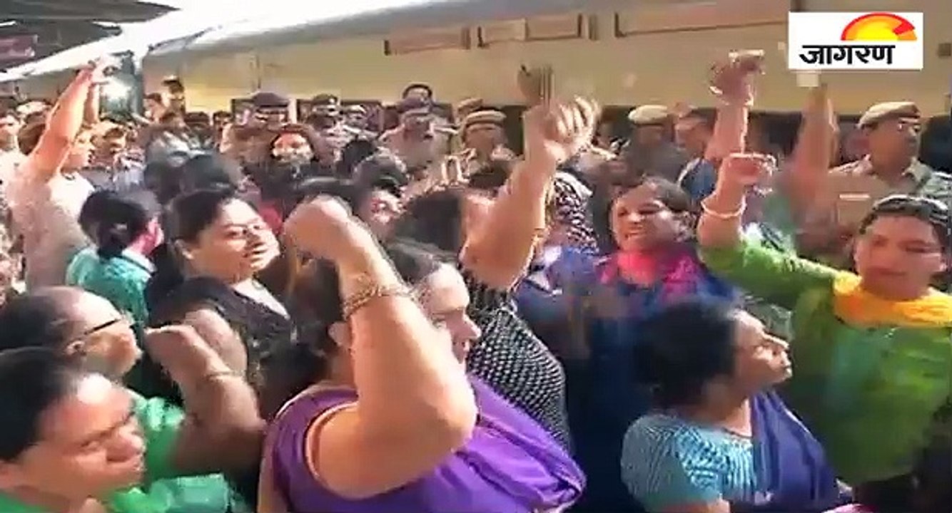सिसोदिया ने पूछा- क्या मोदी जी के इशारे पर हुई...