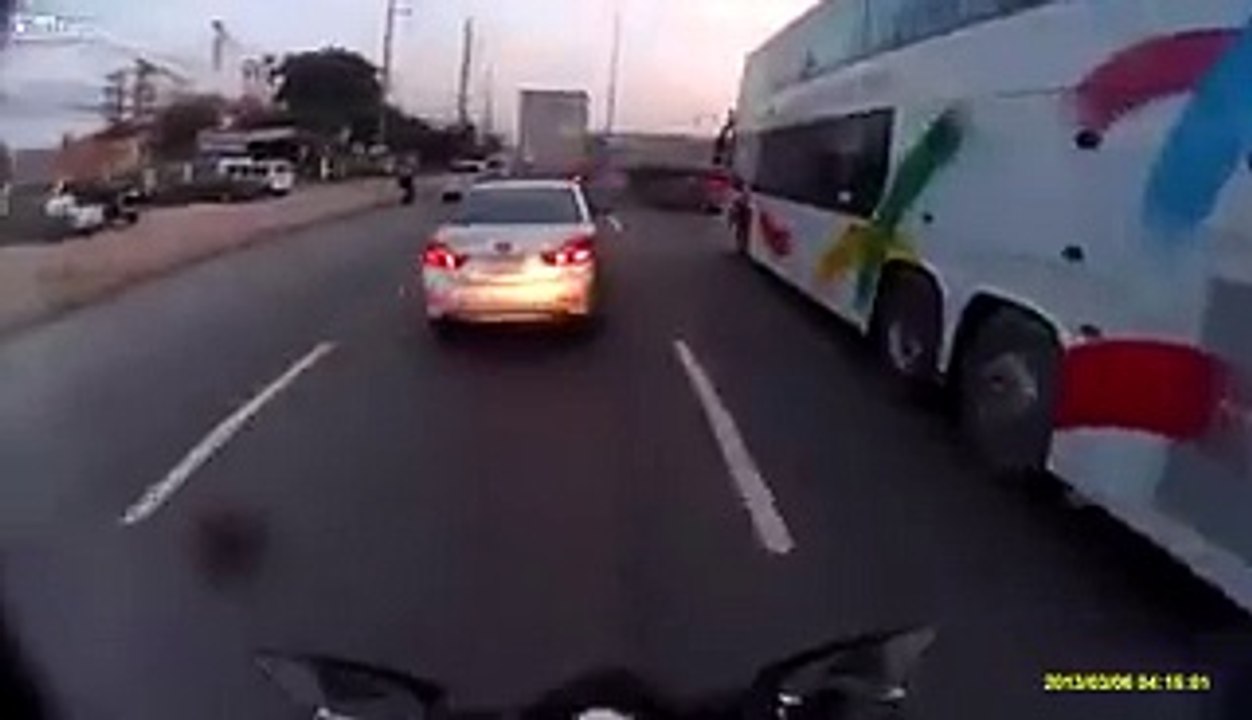 جسے الله رکھے اسے کون چکھے، ایک شخص ٹرک کے نیچے آنے سے بال بال بچ