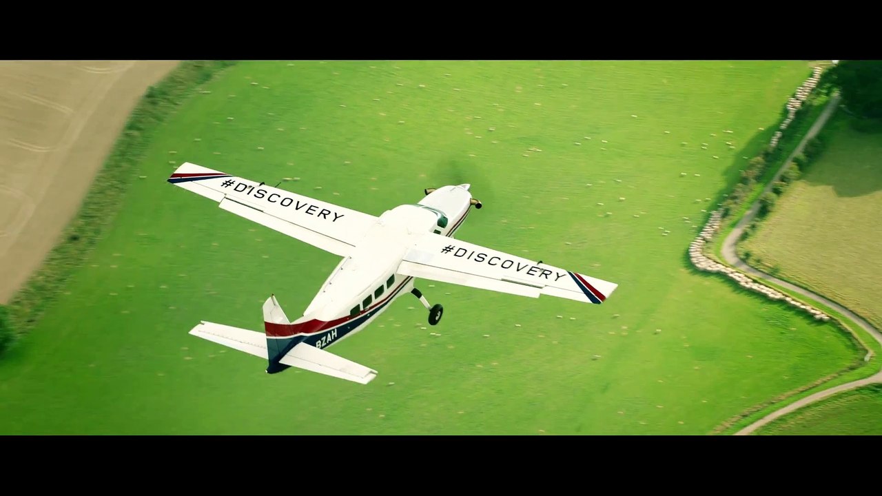 Saut en parachute de Bear Grills pour une pub Land Rover