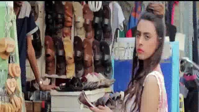 These Girls Dancing Openly on the street of Lahore in main Anarkali Bazaar to Portray Street Harassment!