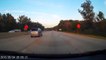 Un automobiliste a une sale surprise impossible à éviter en roulant sur l’autoroute